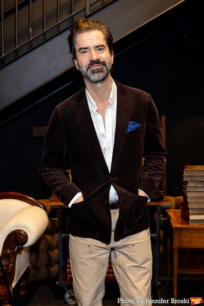 Hamish Linklater Photo