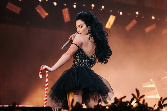 Photos: Inside New York's 2025 iHeartRadio Jingle Ball with Darren Criss, Reneé Rapp, & More Photos: Inside New York's 2025 iHeartRadio Jingle Ball with Darren Criss, Reneé Rapp, & More Image