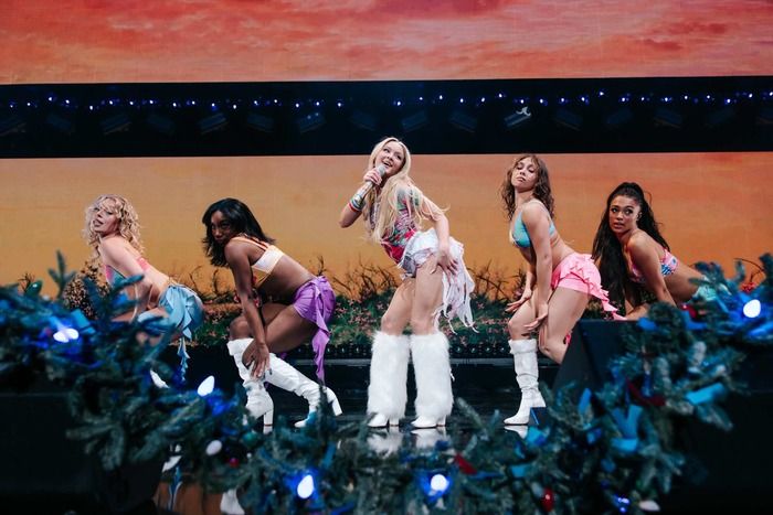 Photos: Inside New York's 2025 iHeartRadio Jingle Ball with Darren Criss, Reneé Rapp, & More Photos: Inside New York's 2025 iHeartRadio Jingle Ball with Darren Criss, Reneé Rapp, & More Image