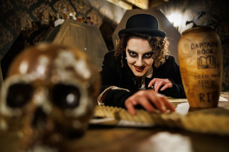 Review: PHANTOM PEAK: WINTERMAS, London Image