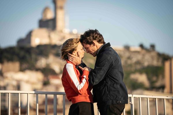 Kaley Cuoco, Sam Claflin Photo