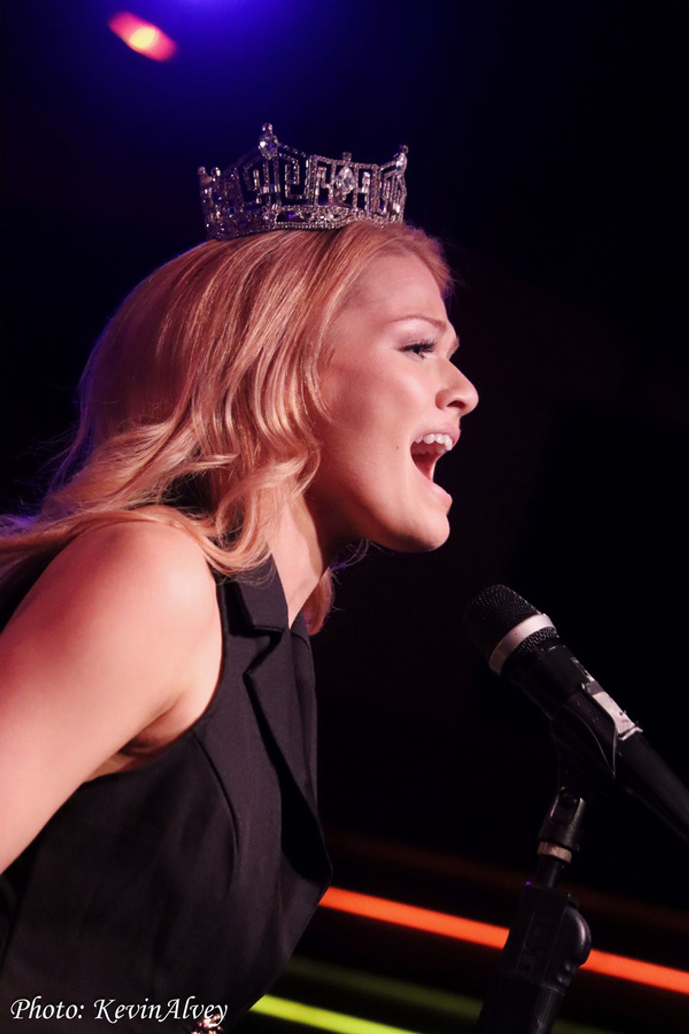 Photos: Kate Shindle, Jelani Remy and More Celebrate The Holidays At JIM CARUSO'S CAST PARTY Photos: Kate Shindle, Jelani Remy and More Celebrate The Holidays At JIM CARUSO'S CAST PARTY Image