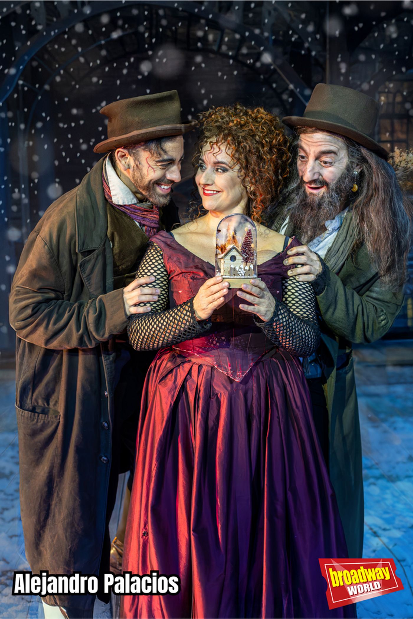 PHOTOS: El reparto de OLIVER TWIST, EL MUSICAL se viste de Navidad en exclusiva para BroadwayWorld  Image