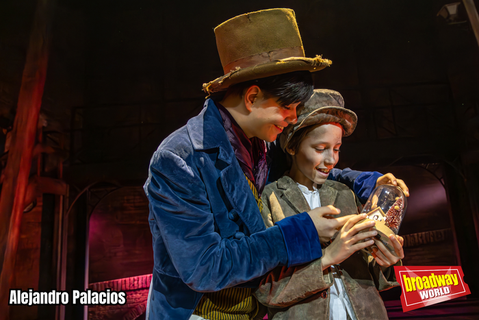 PHOTOS: El reparto de OLIVER TWIST, EL MUSICAL se viste de Navidad en exclusiva para BroadwayWorld — photo 10 of 12