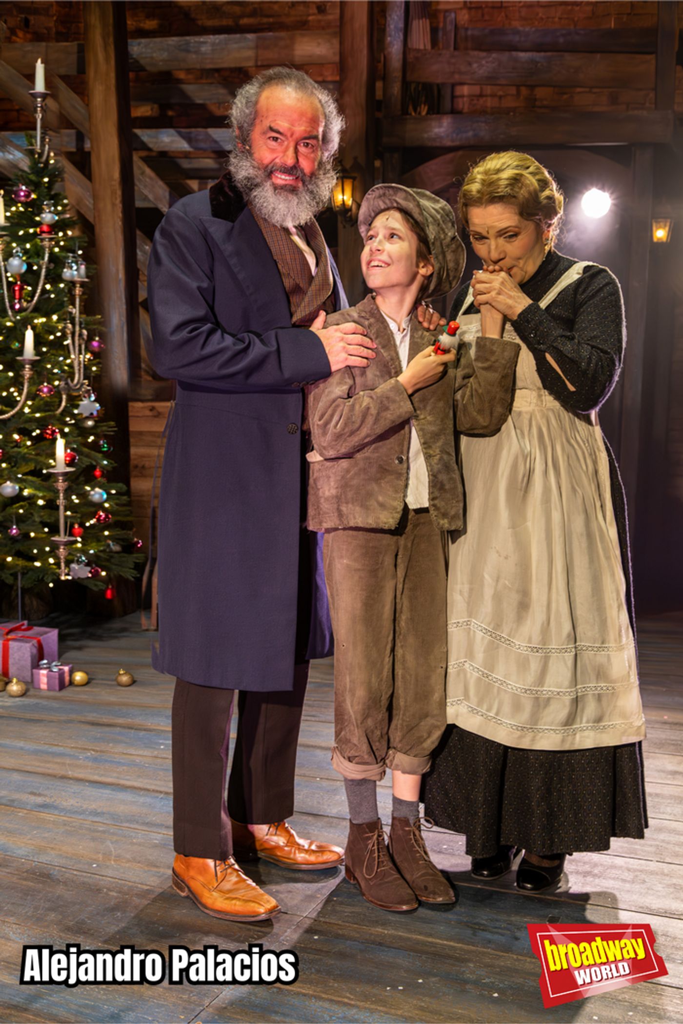 PHOTOS: El reparto de OLIVER TWIST, EL MUSICAL se viste de Navidad en exclusiva para BroadwayWorld  Image