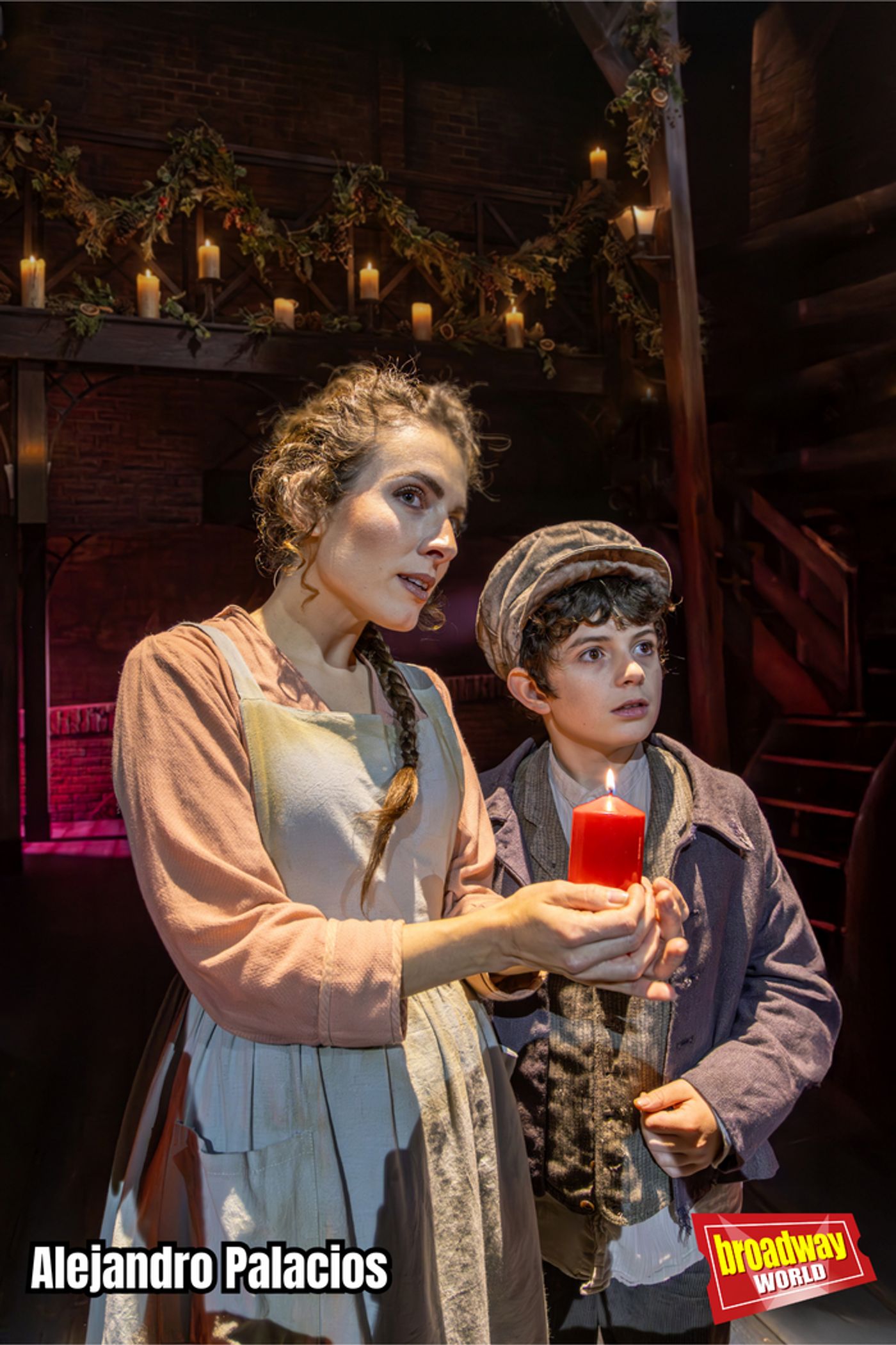 PHOTOS: El reparto de OLIVER TWIST, EL MUSICAL se viste de Navidad en exclusiva para BroadwayWorld  Image