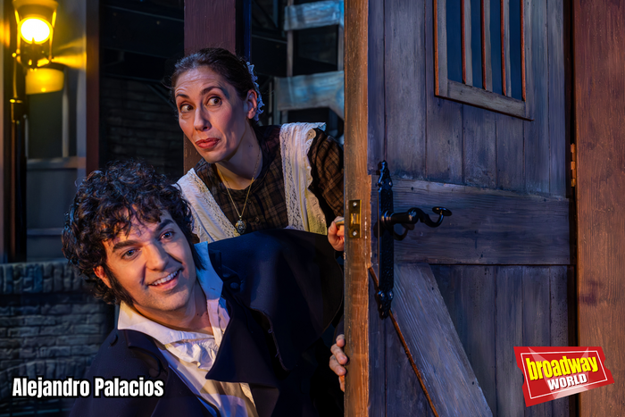 PHOTOS: El reparto de OLIVER TWIST, EL MUSICAL se viste de Navidad en exclusiva para BroadwayWorld — photo 5 of 12