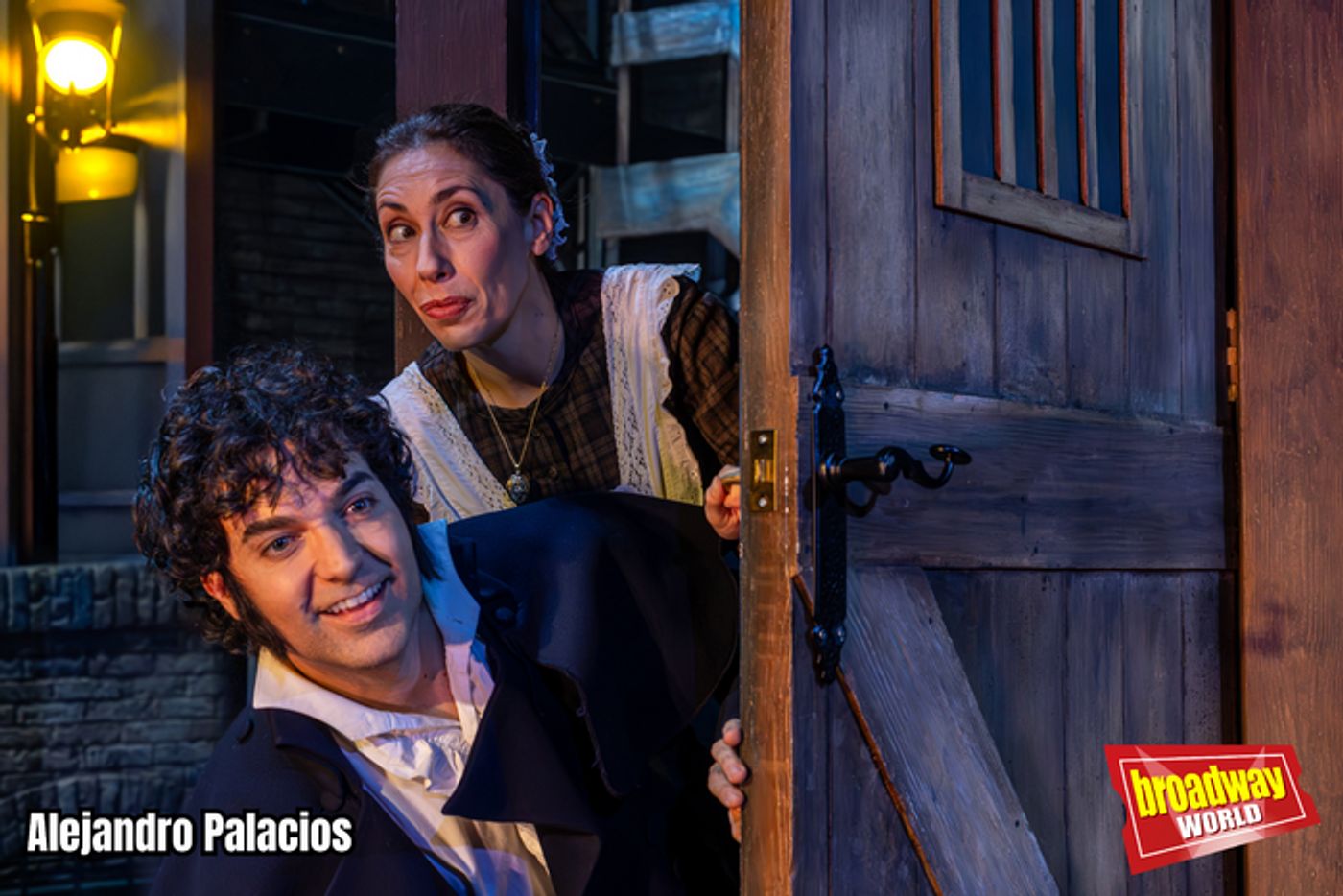 PHOTOS: El reparto de OLIVER TWIST, EL MUSICAL se viste de Navidad en exclusiva para BroadwayWorld PHOTOS: El reparto de OLIVER TWIST, EL MUSICAL se viste de Navidad en exclusiva para BroadwayWorld Image