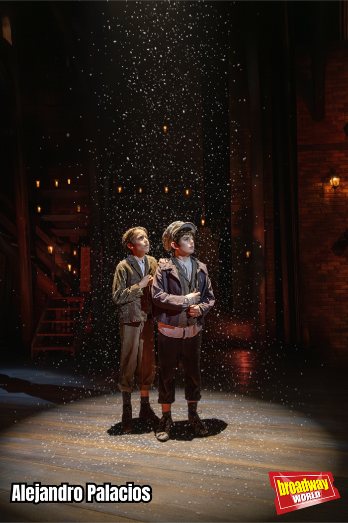 PHOTOS: El reparto de OLIVER TWIST, EL MUSICAL se viste de Navidad en exclusiva para BroadwayWorld — photo 2 of 12