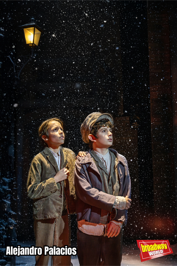 PHOTOS: El reparto de OLIVER TWIST, EL MUSICAL se viste de Navidad en exclusiva para BroadwayWorld — photo 1 of 12