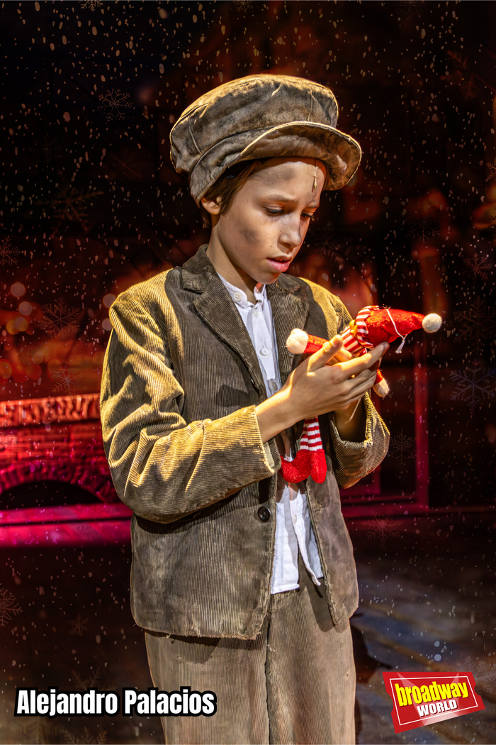 PHOTOS: El reparto de OLIVER TWIST, EL MUSICAL se viste de Navidad en exclusiva para BroadwayWorld — photo 9 of 12