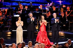Carrie Manolakos, David Phelps, Laura Osnes, and Kelsey Grammer @ BroadwayWorld Carrie Manolakos, David Phelps, Laura Osnes, and Kelsey Grammer Photo