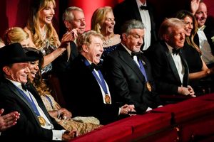 George Strait, Gloria Gaynor, Michael Crawford, and Sylvester Stallone with President Donald J. Trump and First Lady Melania Trump @ BroadwayWorld George Strait, Gloria Gaynor, Michael Crawford, and Sylvester Stallone with President Photo
