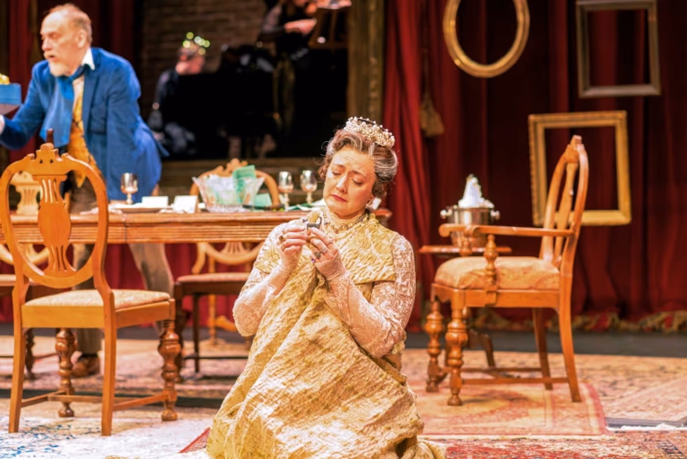 Review: DINNER FOR ONE at Jungle Theatre  Image