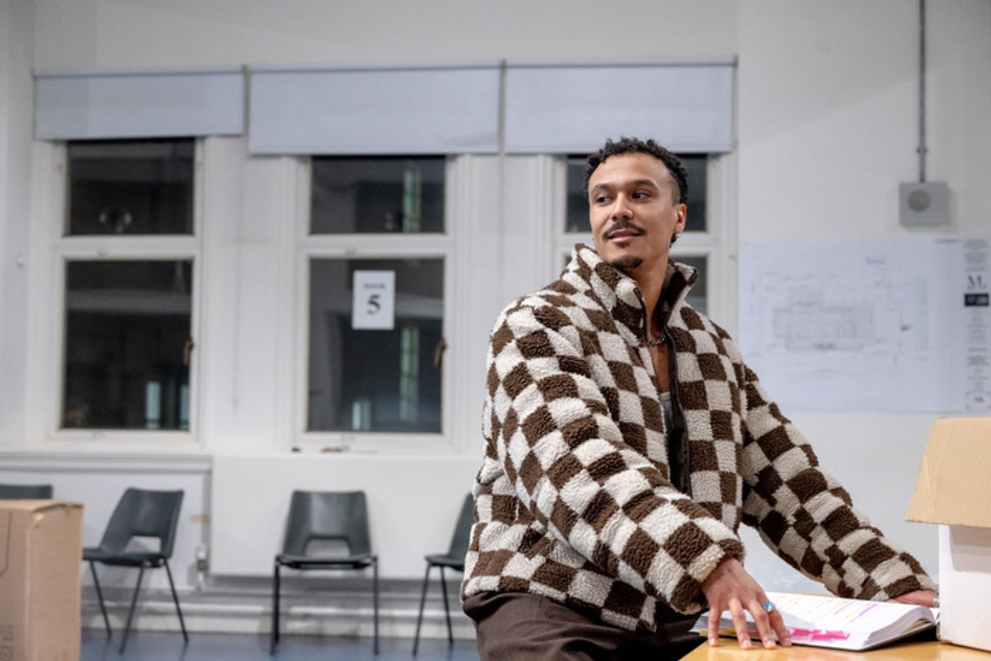 Photos: Kym Marsh, Lisa Faulkner and More in Rehearsal For SINGLE WHITE FEMALE UK Tour  Image