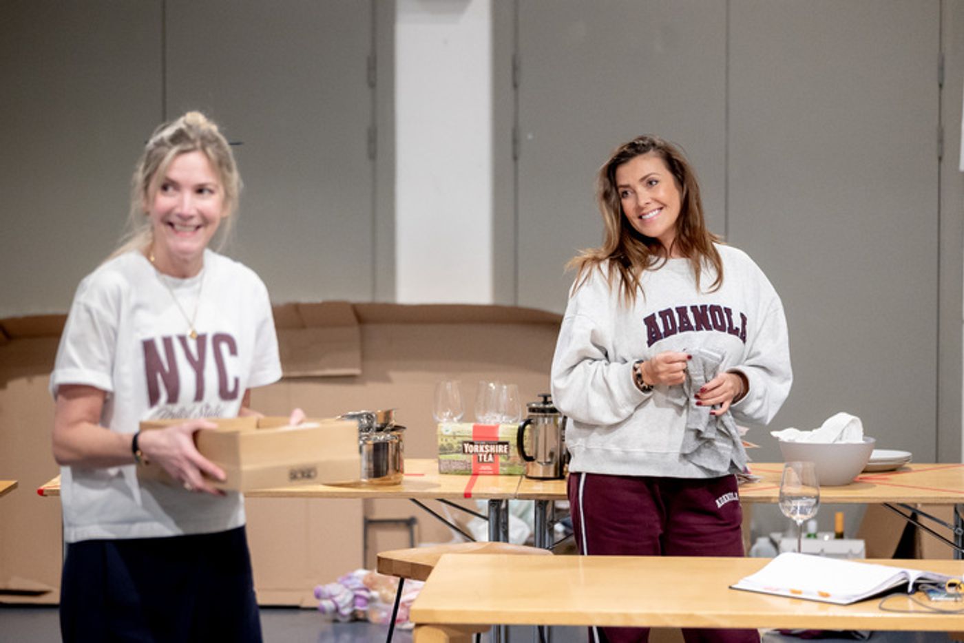 Photos: Kym Marsh, Lisa Faulkner and More in Rehearsal For SINGLE WHITE FEMALE UK Tour  Image