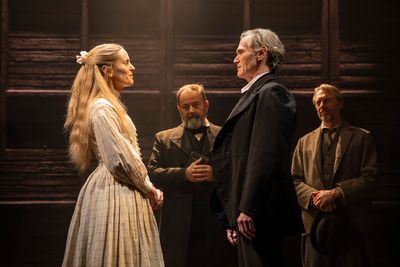 Denise Gough, Billy Crudup, and cast Photo