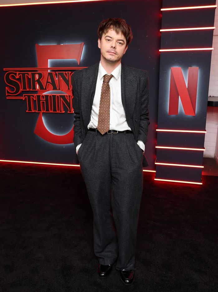 Photos: Gaten Matarazzo, Maya Hawke, & More at STRANGER THINGS 5 NYC Event — photo 38 of 40