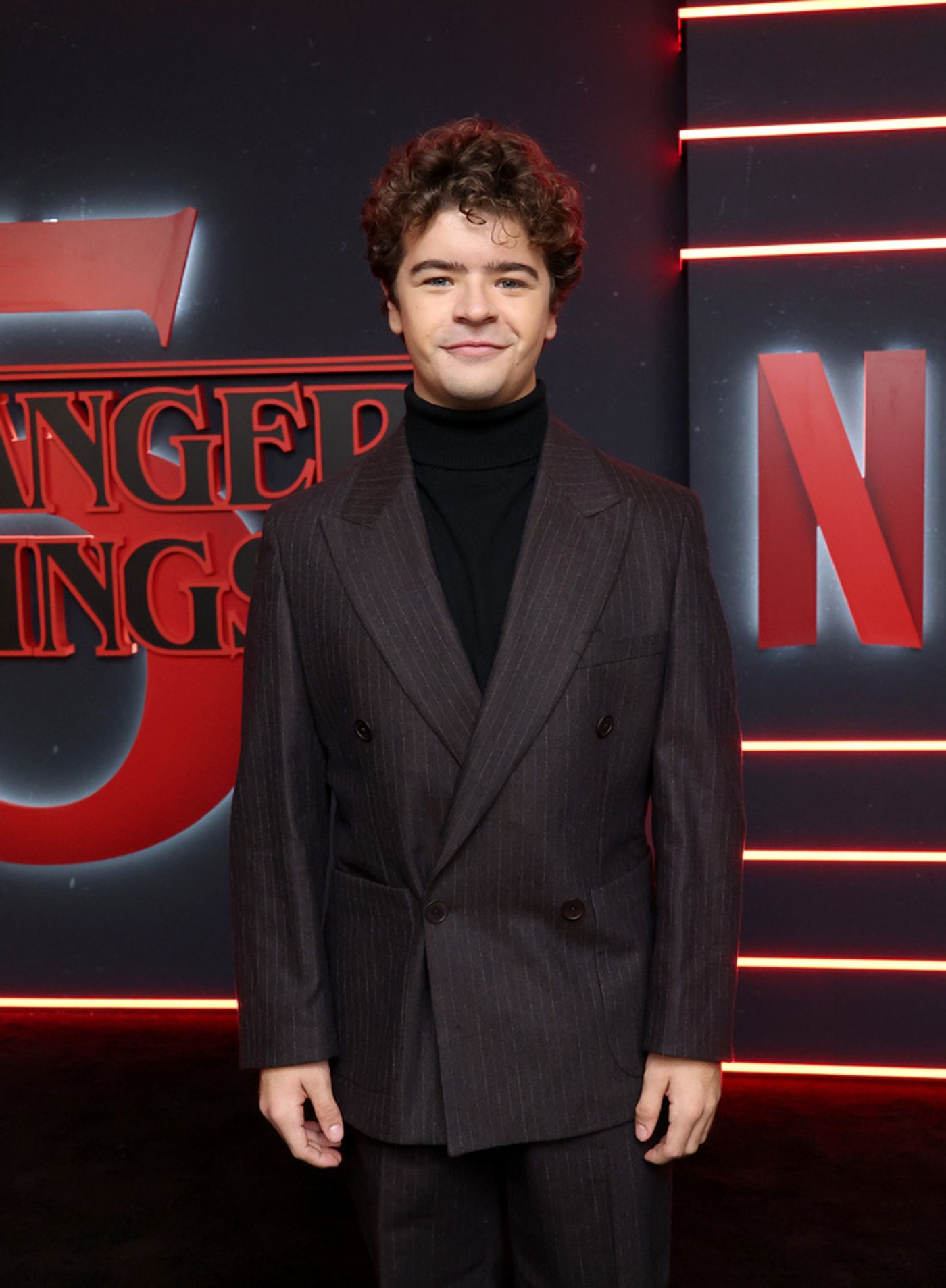 Photos: Gaten Matarazzo, Maya Hawke, & More at STRANGER THINGS 5 NYC Event  Image