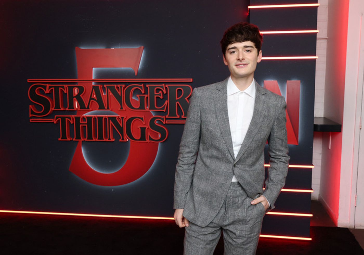 Photos: Gaten Matarazzo, Maya Hawke, & More at STRANGER THINGS 5 NYC Event  Image