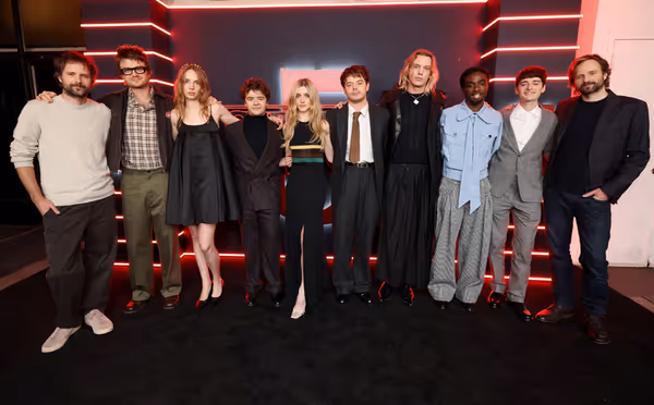 Ross Duffer, Joe Keery, Maya Hawke, Gaten Matarazzo, Natalia Dyer, Charlie Heaton, Ja Photo