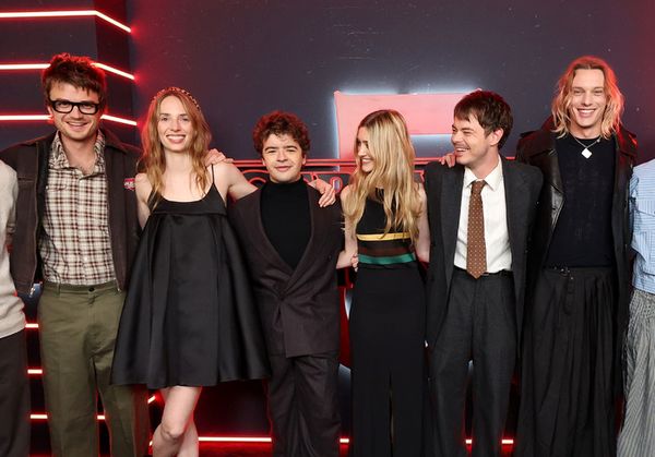 Joe Keery, Maya Hawke, Gaten Matarazzo, Natalia Dyer, Charlie Heaton and Jamie Campbe Photo