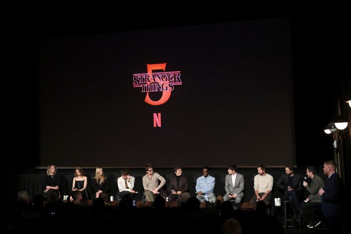 Photos: Gaten Matarazzo, Maya Hawke, & More at STRANGER THINGS 5 NYC Event — photo 22 of 40