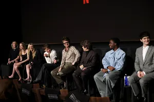 Jamie Campbell Bower, Maya Hawke, Natalia Dyer, Charlie Heaton, Joe Keery, Gaten Mata Photo