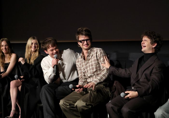 Photos: Gaten Matarazzo, Maya Hawke, & More at STRANGER THINGS 5 NYC Event — photo 17 of 40