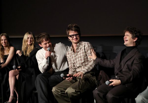 Maya Hawke, Natalia Dyer, Charlie Heaton, Joe Keery, Gaten Matarazzo Photo