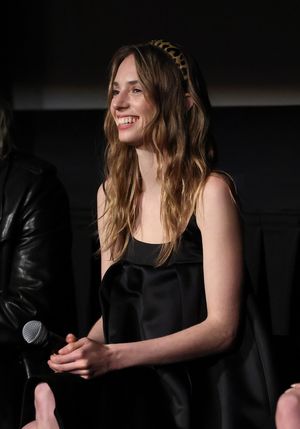 Maya Hawke  Photo