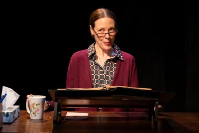Veanne Cox Photo