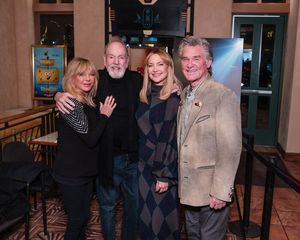 Goldie Hawn, Neil Diamond, Kate Hudson, Kurt Russell Photo