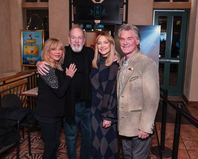 Goldie Hawn, Neil Diamond, Kate Hudson, Kurt Russell Photo
