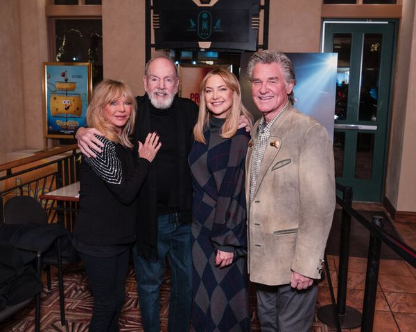 Goldie Hawn, Neil Diamond, Kate Hudson, Kurt Russell Photo
