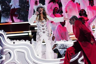 Lainey Wilson and Snoop Dogg Photo