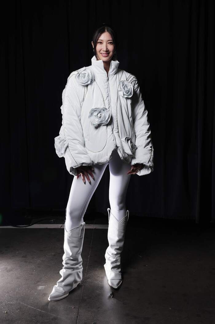 Photos: Andrea Bocelli, HUNTR/X, & More at SNOOP’S HOLIDAY HALFTIME PARTY  Image