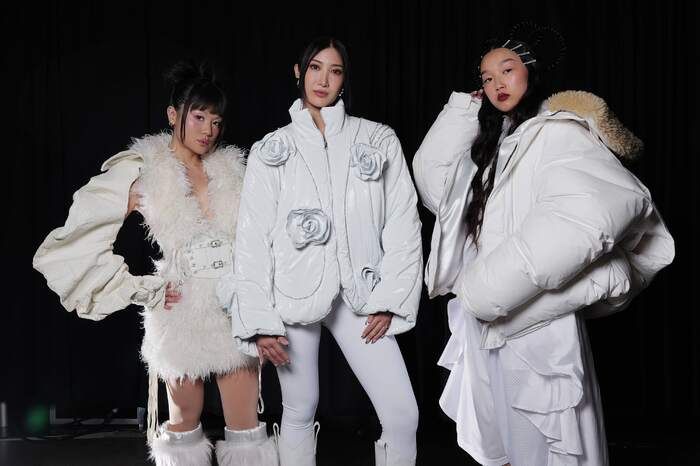 Photos: Andrea Bocelli, HUNTR/X, & More at SNOOP’S HOLIDAY HALFTIME PARTY  Image