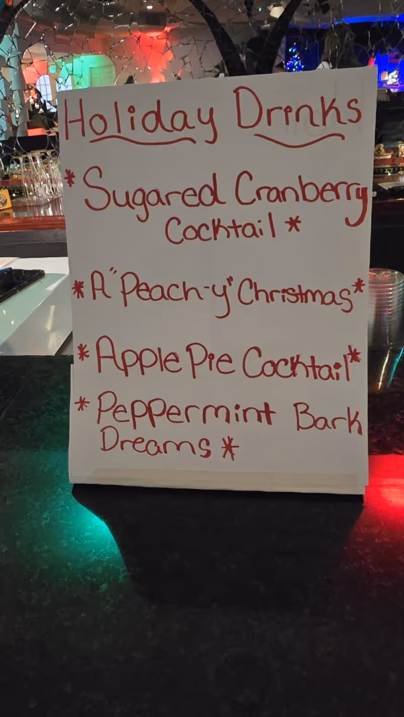 Review: CHAMPAGNE AND MISTLETOE at Vapors Live in Hot Springs Image