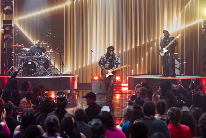 Photos: Diana Ross, Mariah Carey, & More Ring in 2026 at NEW YEAR’S ROCKIN’ EVE — photo 42 of 43