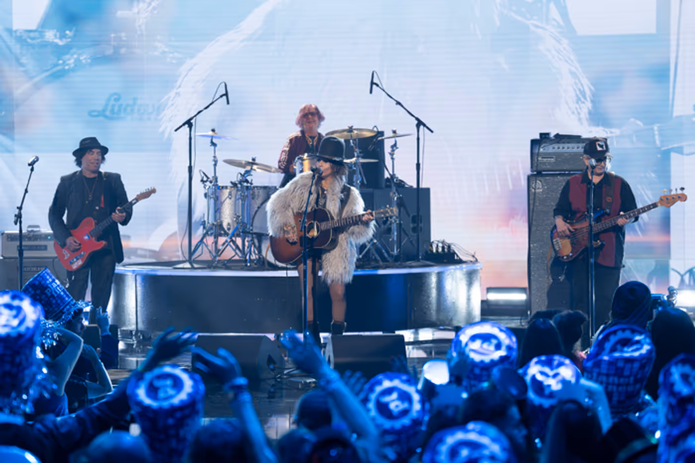 Photos: Diana Ross, Mariah Carey, & More Ring in 2026 at NEW YEAR’S ROCKIN’ EVE  Image