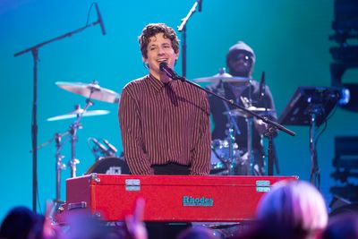 CHARLIE PUTH 
 Photo