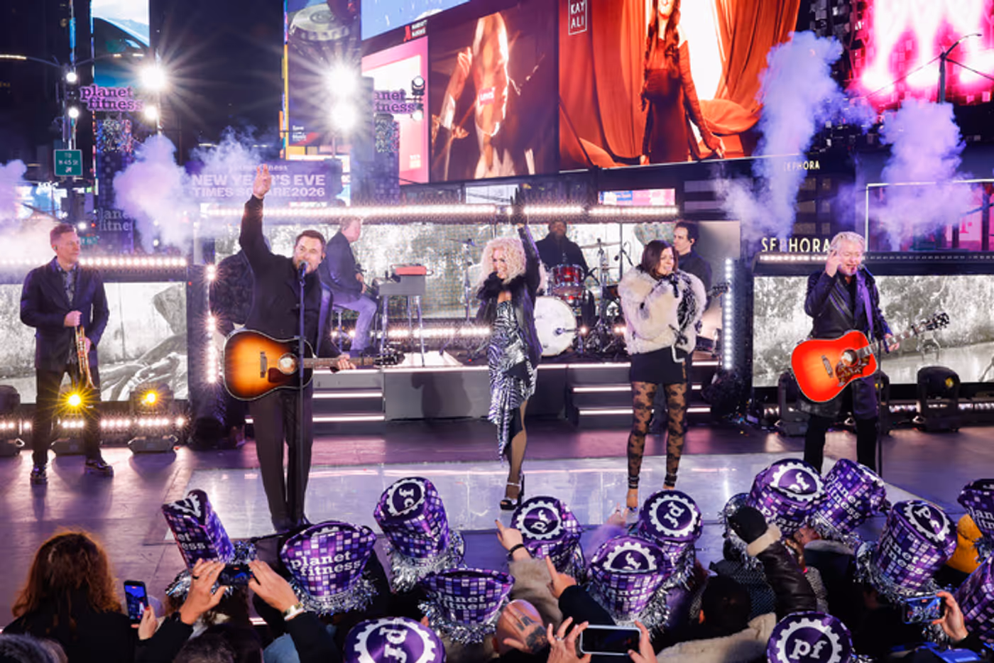 Photos: Diana Ross, Mariah Carey, & More Ring in 2026 at NEW YEAR’S ROCKIN’ EVE  Image