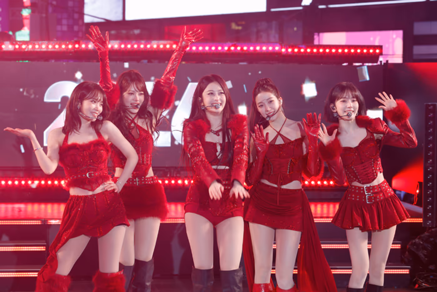 Photos: Diana Ross, Mariah Carey, & More Ring in 2026 at NEW YEAR’S ROCKIN’ EVE  Image