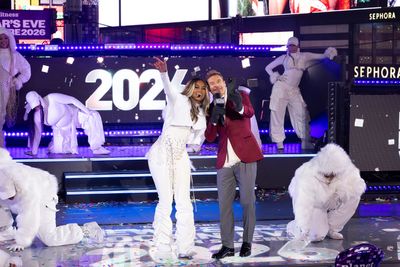 CIARA, RYAN SEACREST


 Photo