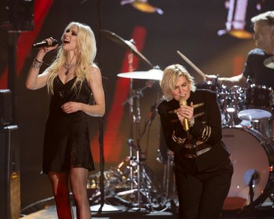 TAYLOR MOMSEN, BRANDI CARLILE  Photo