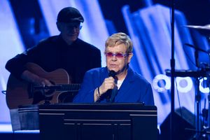 ELTON JOHN  Photo