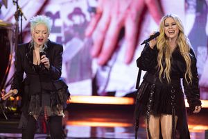 CYNDI LAUPER, AVRIL LAVIGNE
 Photo