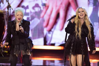 CYNDI LAUPER, AVRIL LAVIGNE
 Photo