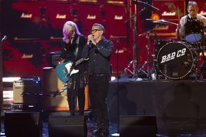 NANCY WILSON, BRYAN ADAMS, SIMON KIRKE  Photo